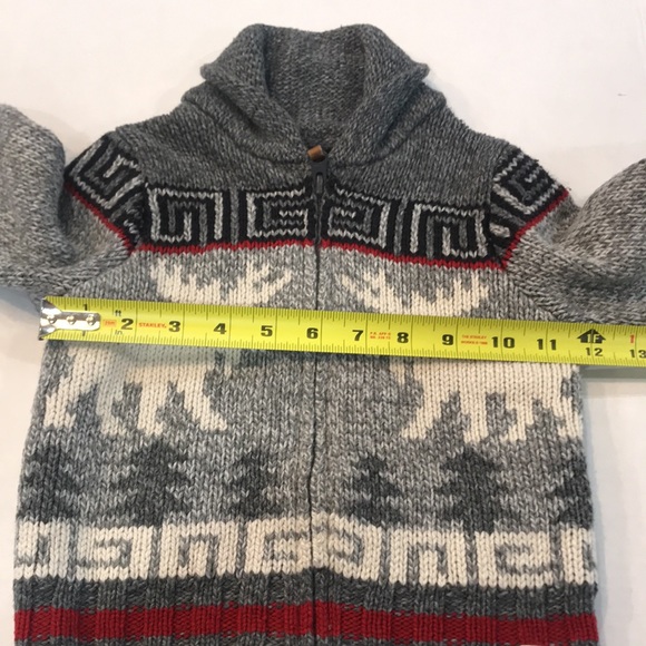 Canadian maple leaf warm sweater sized 3T - Picture 9 of 10